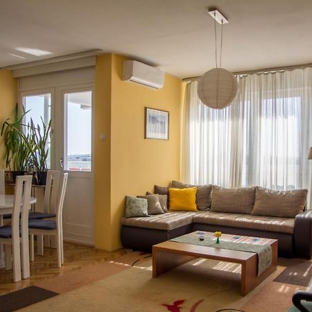 Sunny Apartment เบลเกรด ภายนอก รูปภาพ