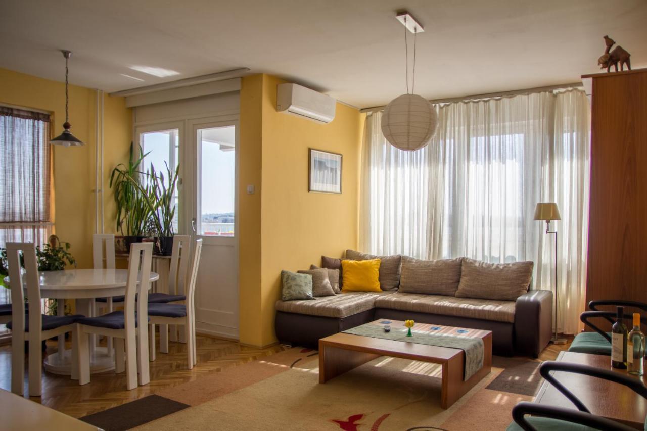 Sunny Apartment เบลเกรด ภายนอก รูปภาพ